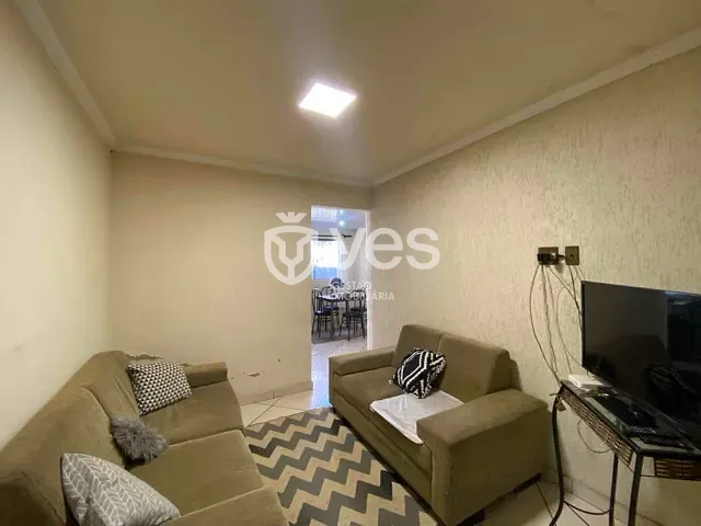 Casa 3 quartos e 1 banheiro, à venda, no bairro Centro em Araxá