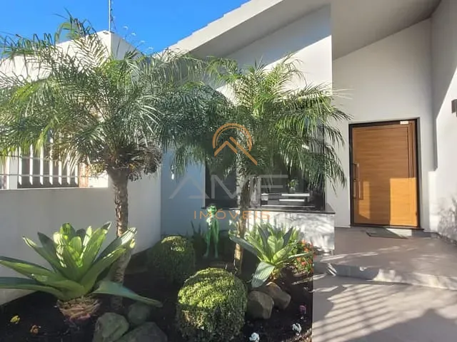 Casa 3 quartos e 5 banheiros, à venda ou para alugar, no bairro Laranjal em Pelotas