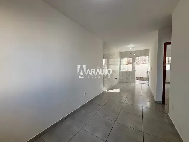 Casa com 58m² 2 quartos e 1 banheiro, para alugar, no bairro Espinheiros em Itajaí