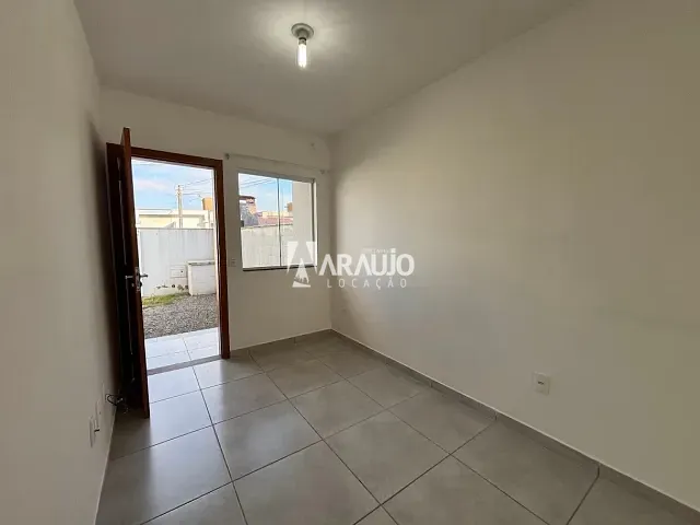 Casa com 58m² 2 quartos e 1 banheiro, para alugar, no bairro Espinheiros em Itajaí