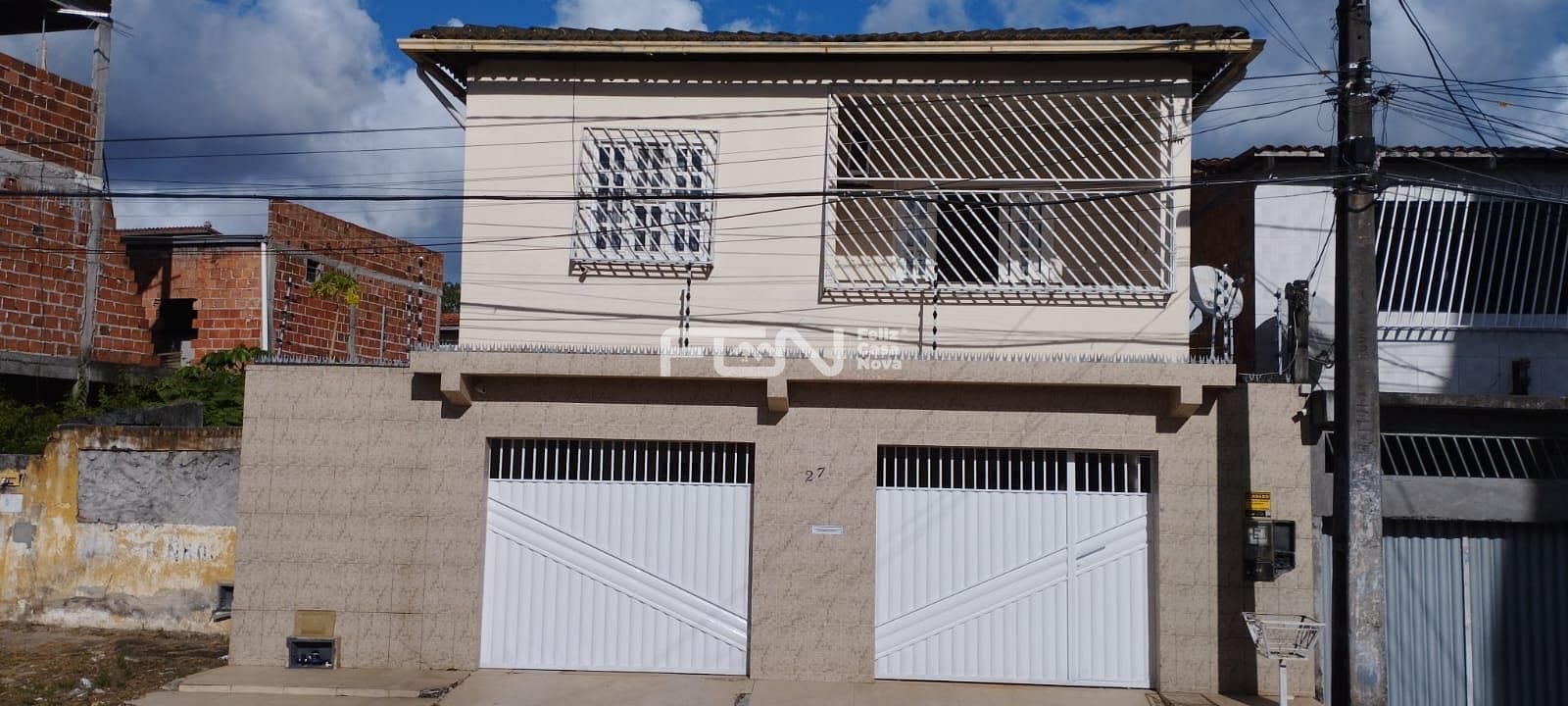 Casa à venda com 5 quartos, 200m² - Foto 1