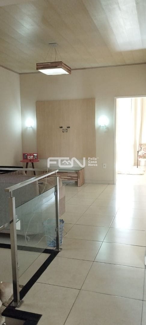 Casa à venda com 5 quartos, 200m² - Foto 9