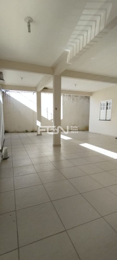 Casa à venda com 5 quartos, 200m² - Foto 3