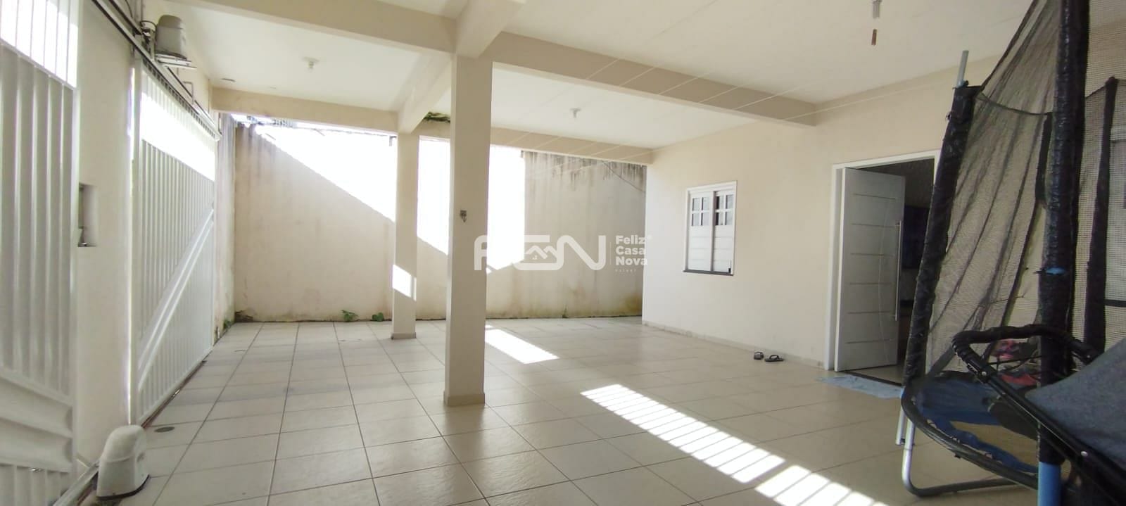 Casa à venda com 5 quartos, 200m² - Foto 2
