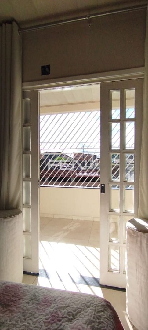 Casa à venda com 5 quartos, 200m² - Foto 14
