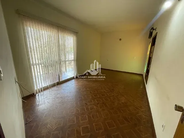 Casa 4 quartos e 3 banheiros, à venda, no bairro Centro em Pederneiras