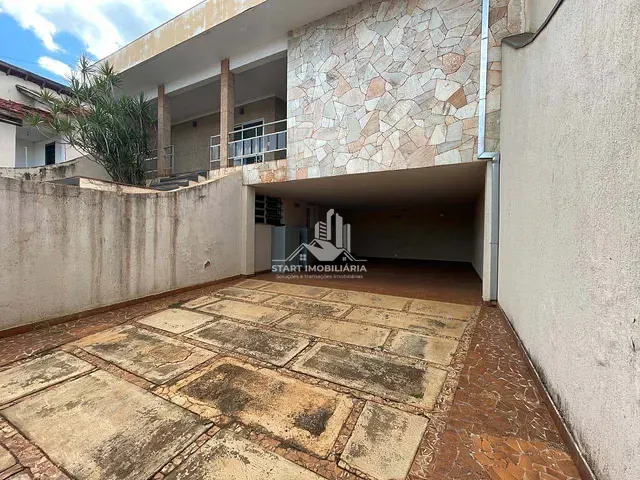 Casa 4 quartos e 3 banheiros, à venda, no bairro Centro em Pederneiras