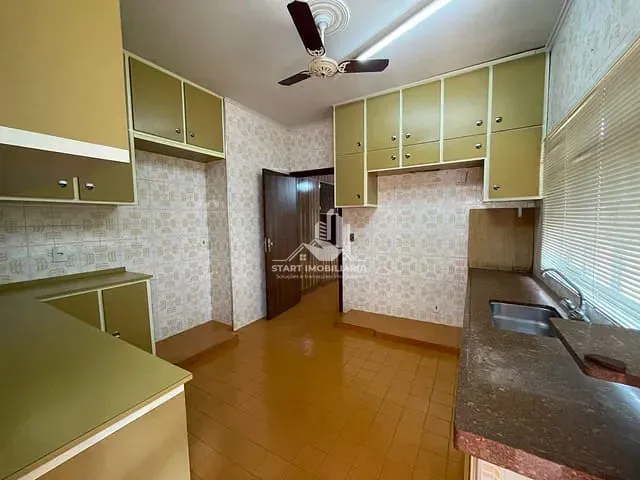 Casa 4 quartos e 3 banheiros, à venda, no bairro Centro em Pederneiras