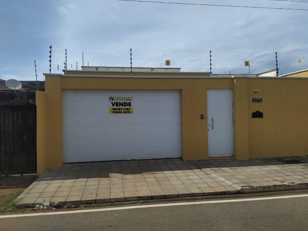 Casa à venda com 3 quartos, 160m² - Foto 1
