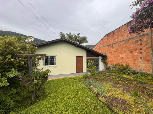 Casa 2 quartos e 2 banheiros, à venda, no bairro Vargem do Bom Jesus em Florianópolis