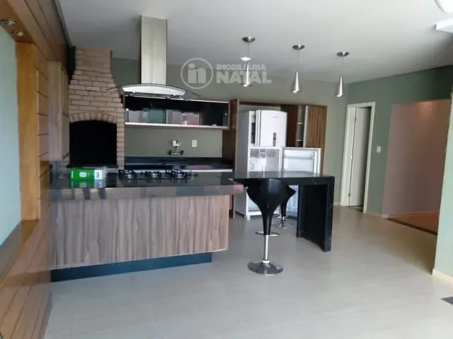 Casa com 300m² 4 quartos e 4 banheiros, para alugar, no bairro Aragarça em Londrina