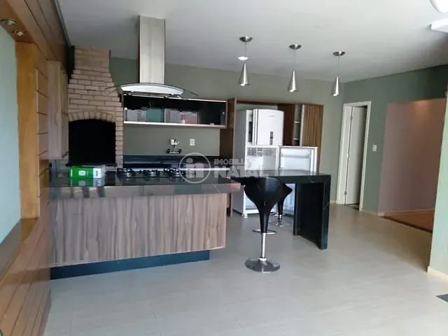 Casa com 300m² 4 quartos e 4 banheiros, para alugar, no bairro Aragarça em Londrina