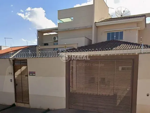 Casa com 300m² 4 quartos e 4 banheiros, para alugar, no bairro Aragarça em Londrina