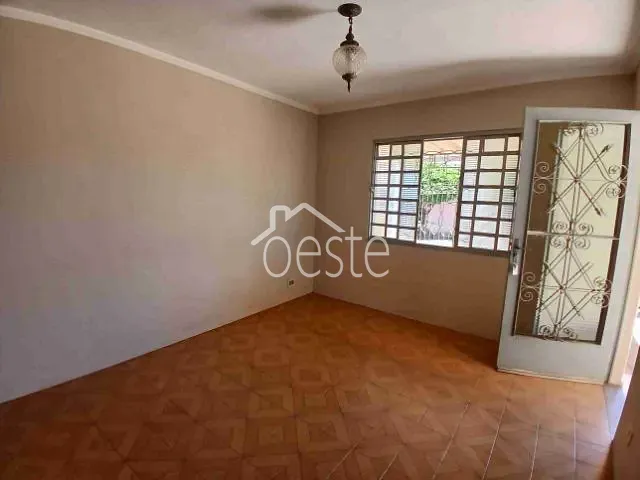 Casa com 200m² 4 quartos e 2 banheiros, à venda, no bairro Conjunto Habitacional 31 de Março em Santa Bárbara D'Oeste