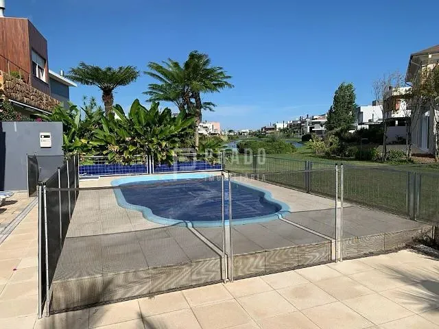 Casa com 418m² 4 quartos e 4 banheiros, à venda, no bairro Laranjal em Avenida Adolfo Fetter
