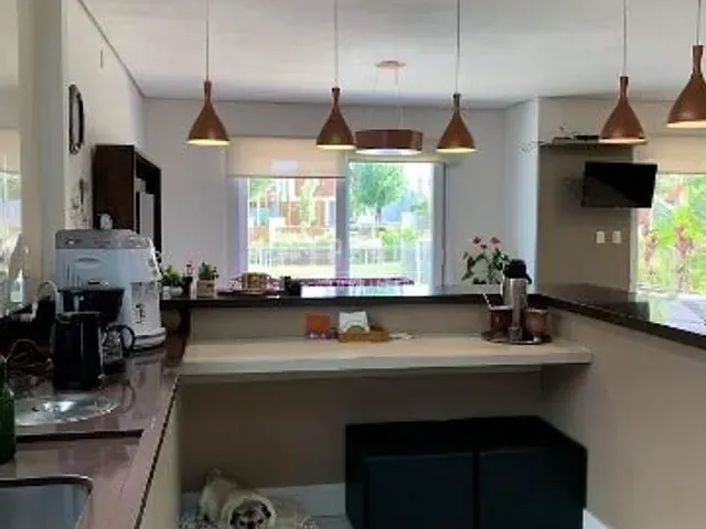 Casa com 418m² 4 quartos e 4 banheiros, à venda, no bairro Laranjal em Avenida Adolfo Fetter