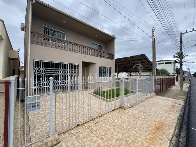 Casa 3 quartos e 2 banheiros, para alugar, no bairro Oficinas em Tubarão