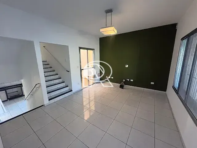Casa 3 quartos e 2 banheiros, para alugar, no bairro Vila Sao Nicolau em Registro
