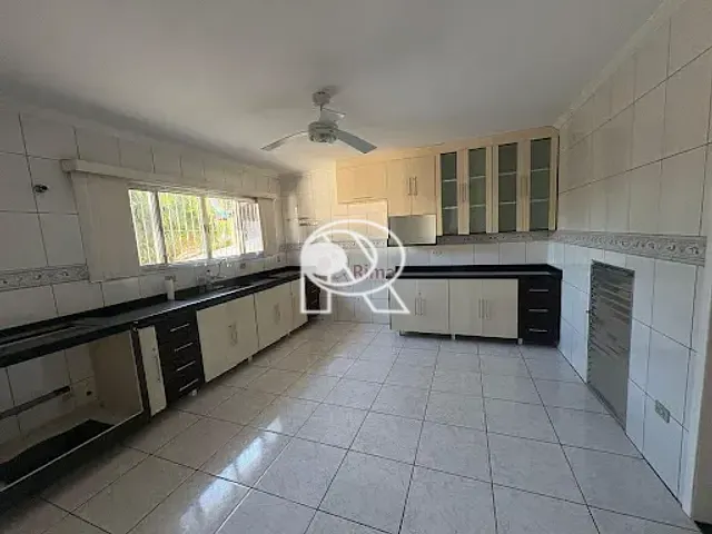 Casa 3 quartos e 2 banheiros, para alugar, no bairro Vila Sao Nicolau em Registro