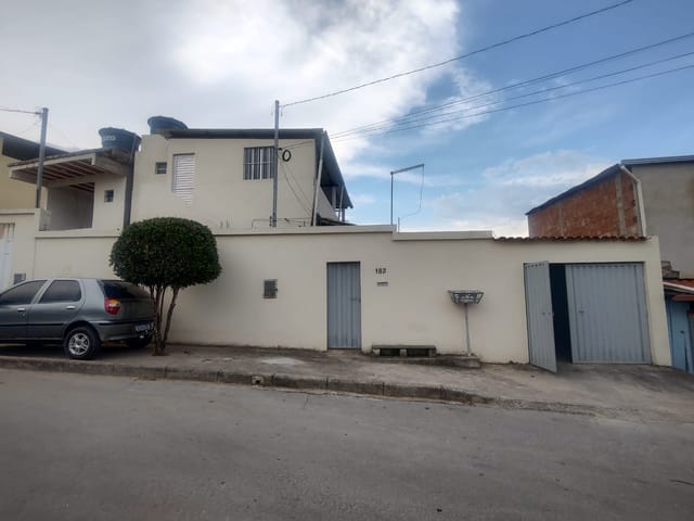 Casa 3 quartos e 2 banheiros, à venda, no bairro Vale das Acácias em Santa Luzia