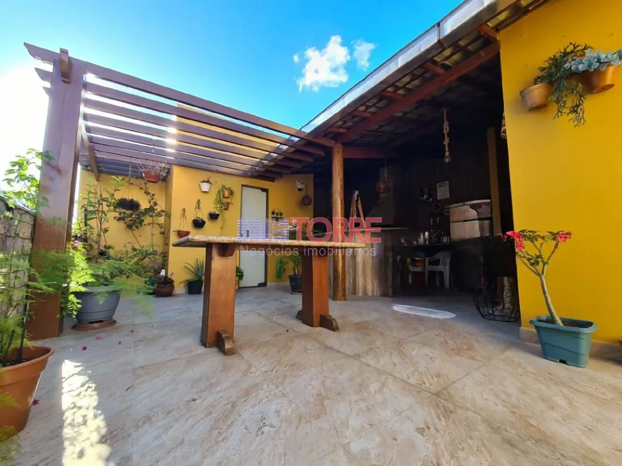 Casa, 4 quartos, 240 m² - Foto 1
