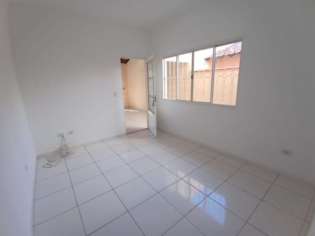 Casa com 125m² 2 quartos e 2 banheiros, para alugar, no bairro Jardim do Trevo em São João da Boa Vista