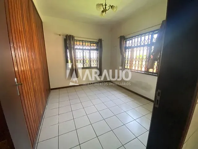 Casa com 1644m² 3 quartos e 3 banheiros, à venda, no bairro Espinheiros em Itajaí