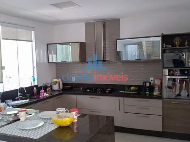 Casa com 406m² 4 quartos e 2 banheiros, à venda, no bairro Jardim Belvedere em Volta Redonda