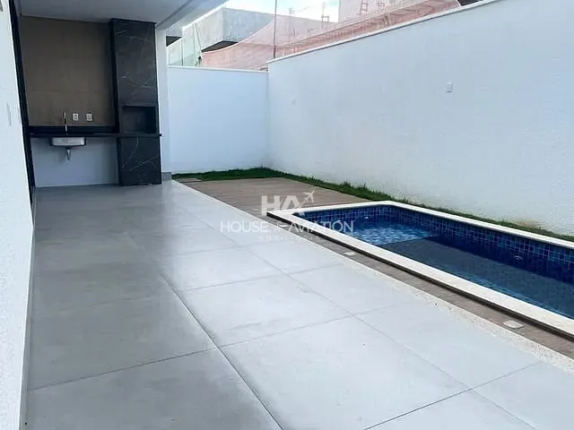 Casa com 300m² 3 quartos e 3 banheiros, à venda, no bairro Jardins Bolonha em Senador Canedo
