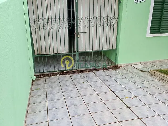 Casa com 250m² 5 quartos e 2 banheiros, à venda, no bairro Jardim Tókio em Londrina