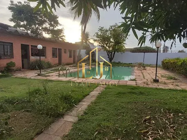 Casa com 1180m² 5 quartos e 4 banheiros, à venda, no bairro Jardim Shangri-La em Cuiabá