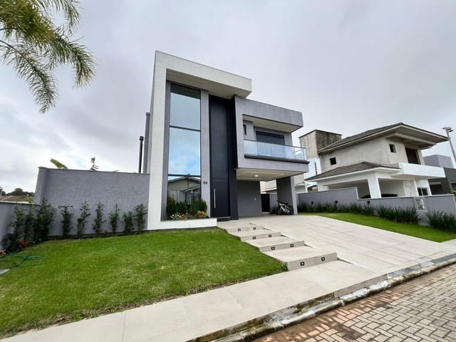 Casa com 400m² 4 quartos e 5 banheiros, à venda, no bairro Ingleses do Rio Vermelho em Florianópolis