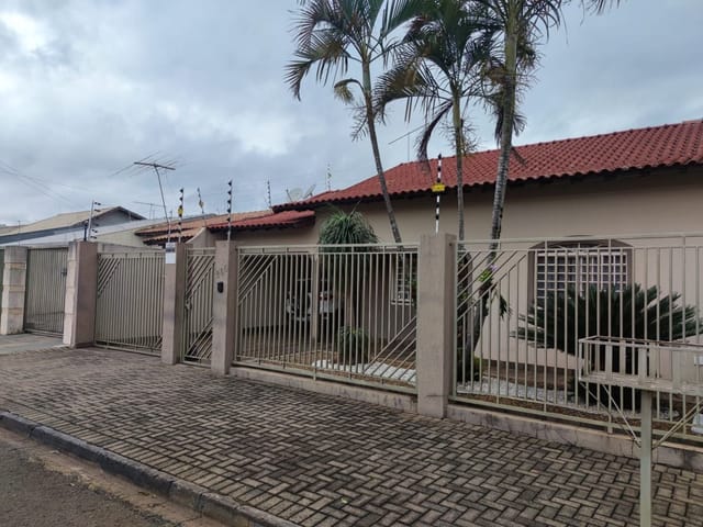 Casa com 304m² 2 quartos e 1 banheiro, à venda, no bairro Jardim Esperança em Cambé