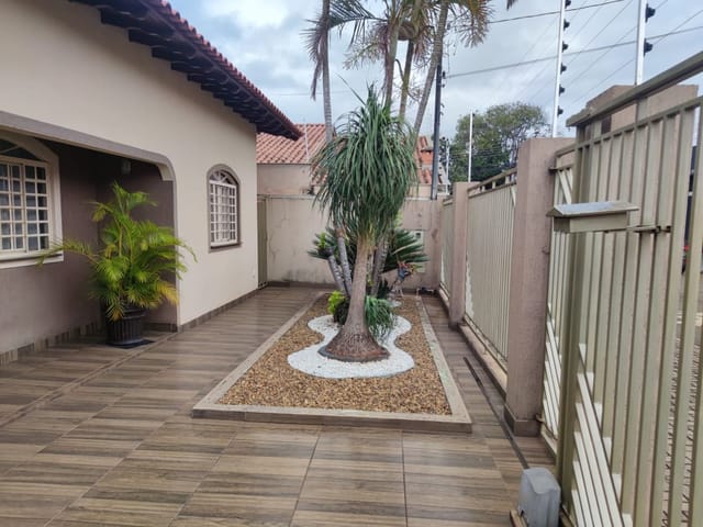 Casa com 304m² 2 quartos e 1 banheiro, à venda, no bairro Jardim Esperança em Cambé