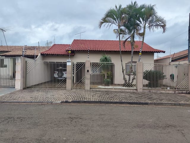 Casa com 304m² 2 quartos e 1 banheiro, à venda, no bairro Jardim Esperança em Cambé