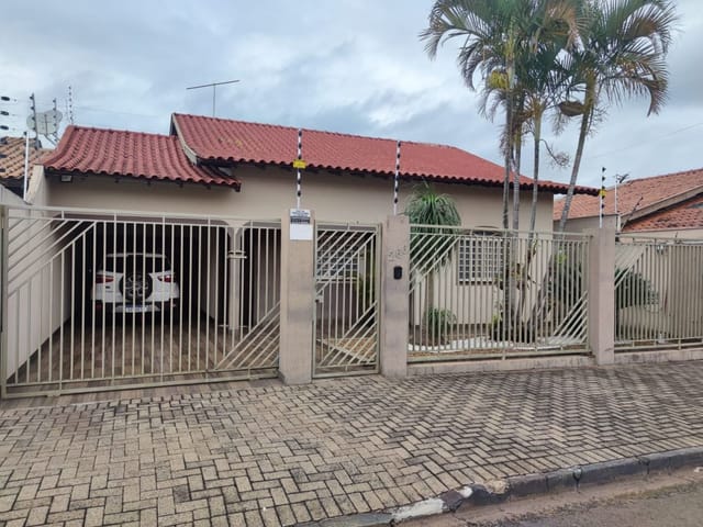 Casa com 304m² 2 quartos e 1 banheiro, à venda, no bairro Jardim Esperança em Cambé