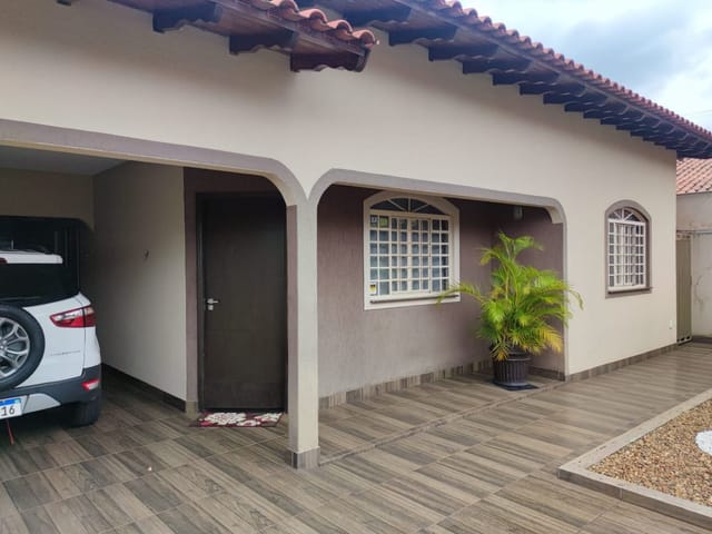 Casa com 304m² 2 quartos e 1 banheiro, à venda, no bairro Jardim Esperança em Cambé
