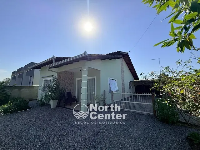 Casa com 405m² 3 quartos e 2 banheiros, à venda, no bairro Costeira em Balneário Barra do Sul