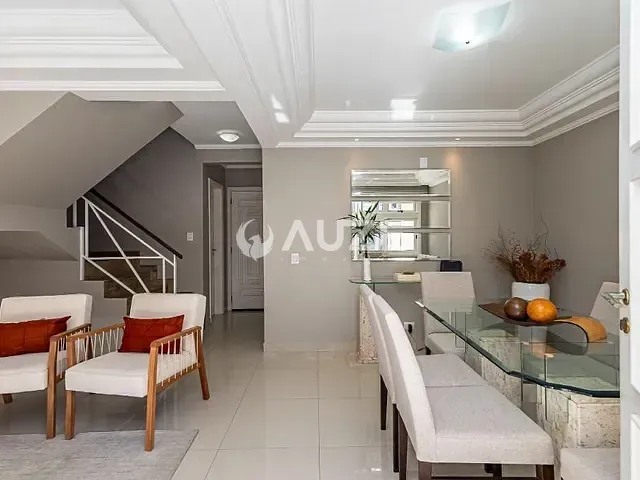 Casa com 113m² 3 quartos e 3 banheiros, à venda, no bairro Vista Alegre em Curitiba