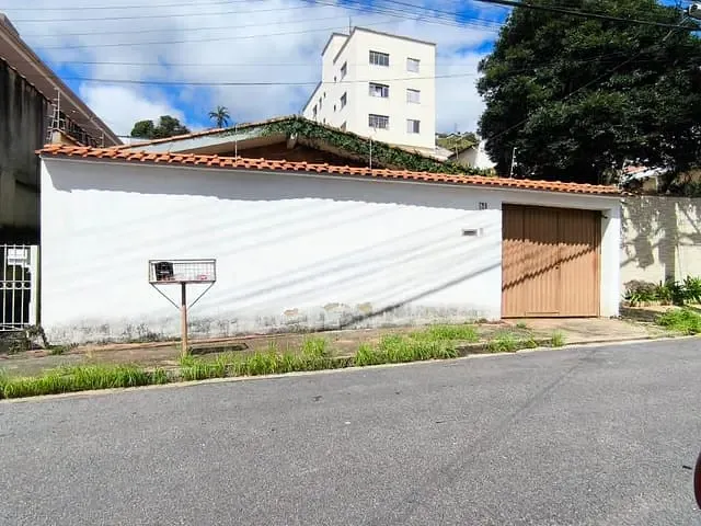 Casa com 306m² 2 quartos e 1 banheiro, à venda, no bairro Santa Ângela em Poços de Caldas