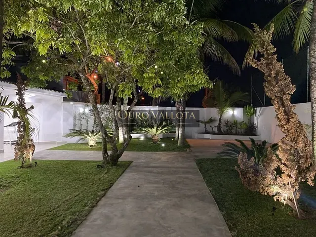 Casa com 1050m² 6 quartos e 3 banheiros, à venda, no bairro Acapulco em Guarujá