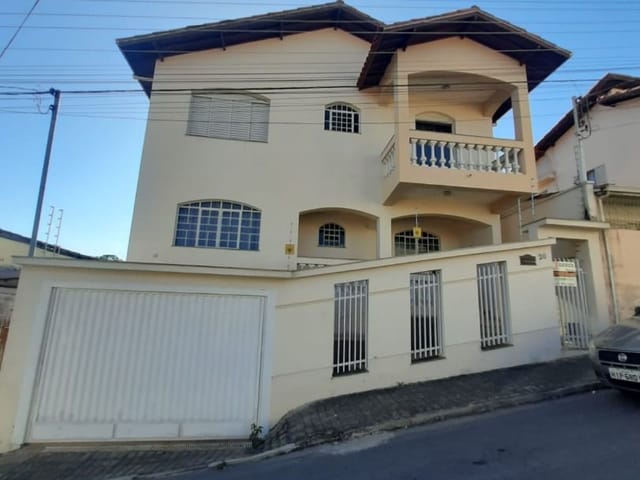Casa com 136m², à venda, no bairro Vila Glória em Cambuí
