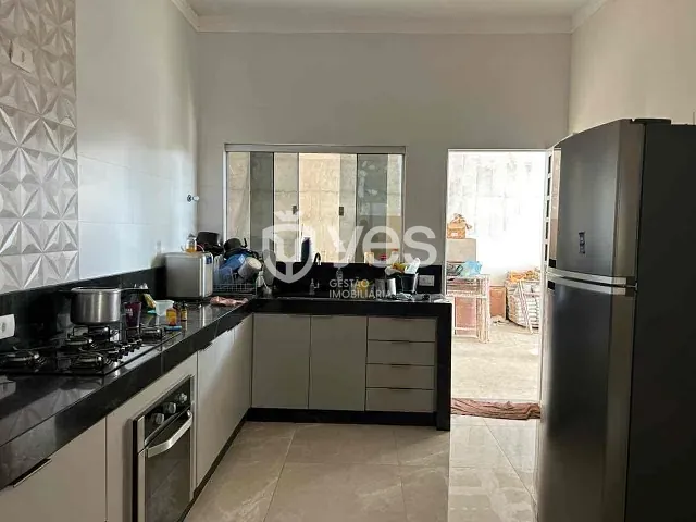 Casa 3 quartos e 2 banheiros, à venda, no bairro Parque das Mangabeiras em Araxá