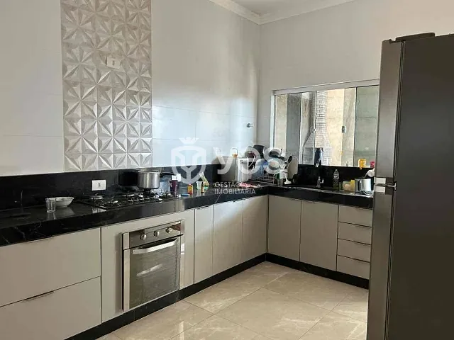 Casa 3 quartos e 2 banheiros, à venda, no bairro Parque das Mangabeiras em Araxá