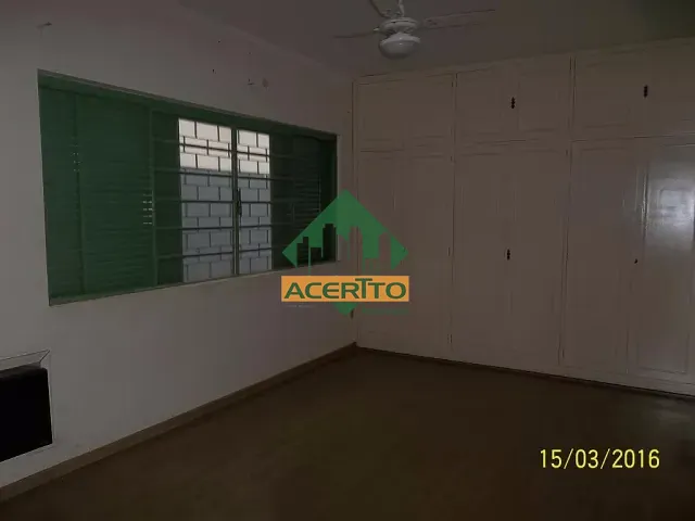 Casa com 330m² 3 quartos e 3 banheiros, para alugar, no bairro Vila Mendonça em Araçatuba