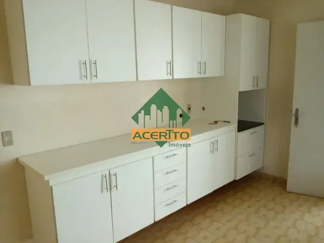 Casa com 330m² 3 quartos e 3 banheiros, para alugar, no bairro Vila Mendonça em Araçatuba