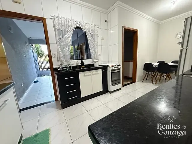 Casa com 150m² 3 quartos e 2 banheiros, à venda, no bairro Jardim Everest em Maringá