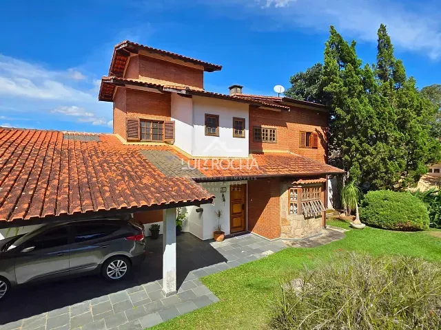 Casa com 1500m² 5 quartos e 6 banheiros, à venda, no bairro Algarve em Cotia