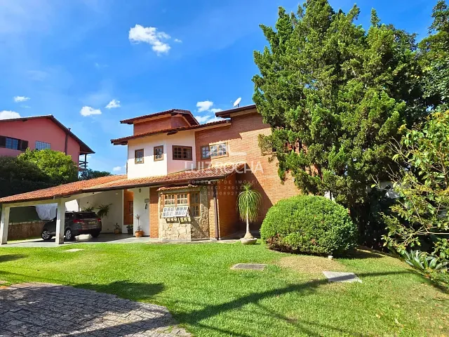 Casa com 1500m² 5 quartos e 6 banheiros, à venda, no bairro Algarve em Cotia