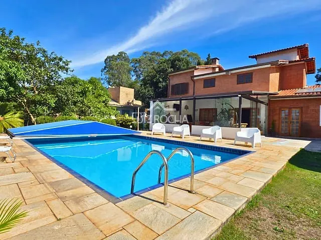 Casa com 1500m² 5 quartos e 6 banheiros, à venda, no bairro Algarve em Cotia